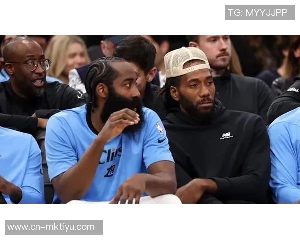 快船客场挑战国王小卡哈登卫衣亮相科林斯酷炫登机照曝光